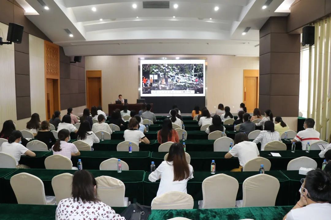 拍好圖片、講好故事、樹好形象——集團(tuán)公司工會開展“職工素質(zhì)提升課堂”之《攝影入門及提高》培訓(xùn)